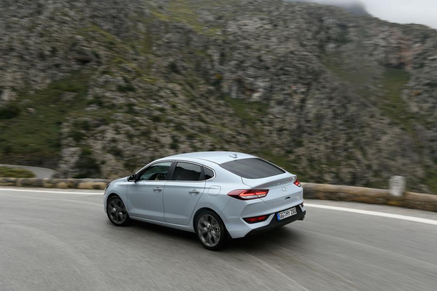 Hyundai i30 Fastback (PD) 2017 года  (WW) (фото 36 из 51)